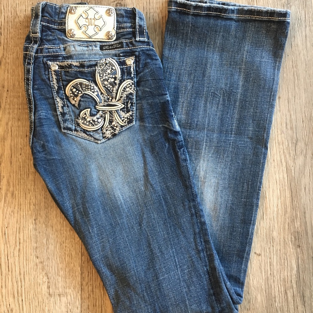 Miss Me Jeans.  Cute design on back pockets. 26